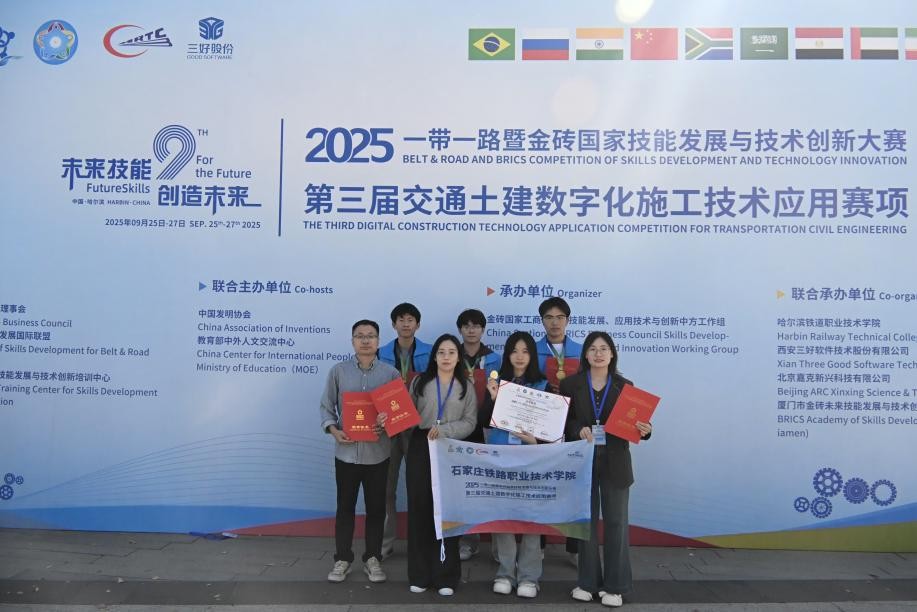 1761561455727018184.jpg 1761561455727018184.jpg